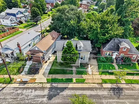 1306 Graham St — Photo 4