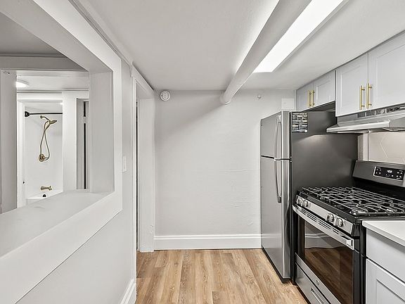 2nd image of 995 N Corona St APT 4