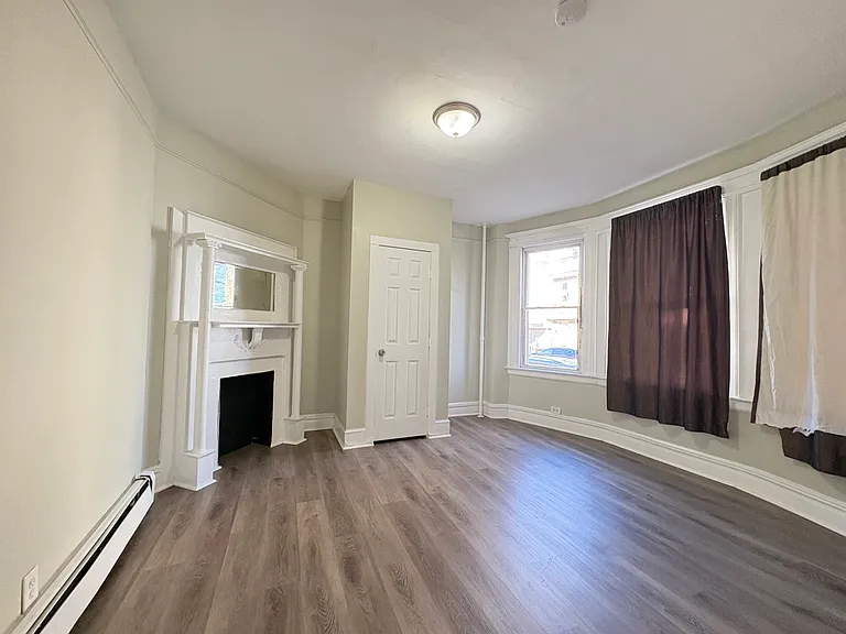 51-52 Hawkins St #2 — Photo 2