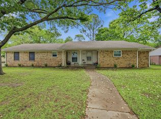 1914 Laurel Rd, Gainesville, TX 76240
