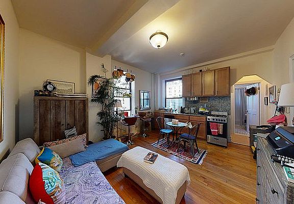 3rd image of 324 W 84th St #53SHORT
