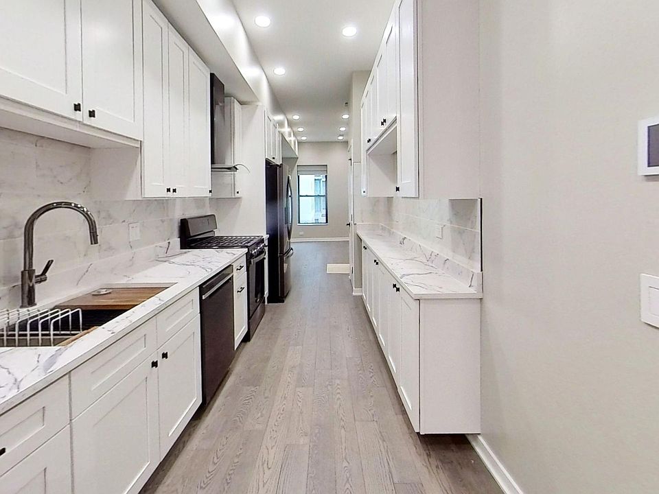 1st image of 670 N Clark St #4N