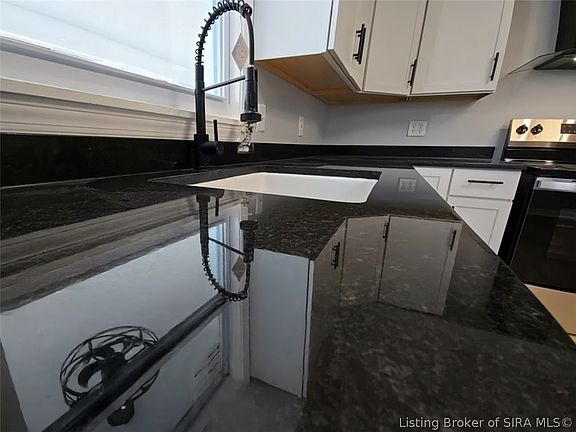 3rd image of 907 E 10th Street