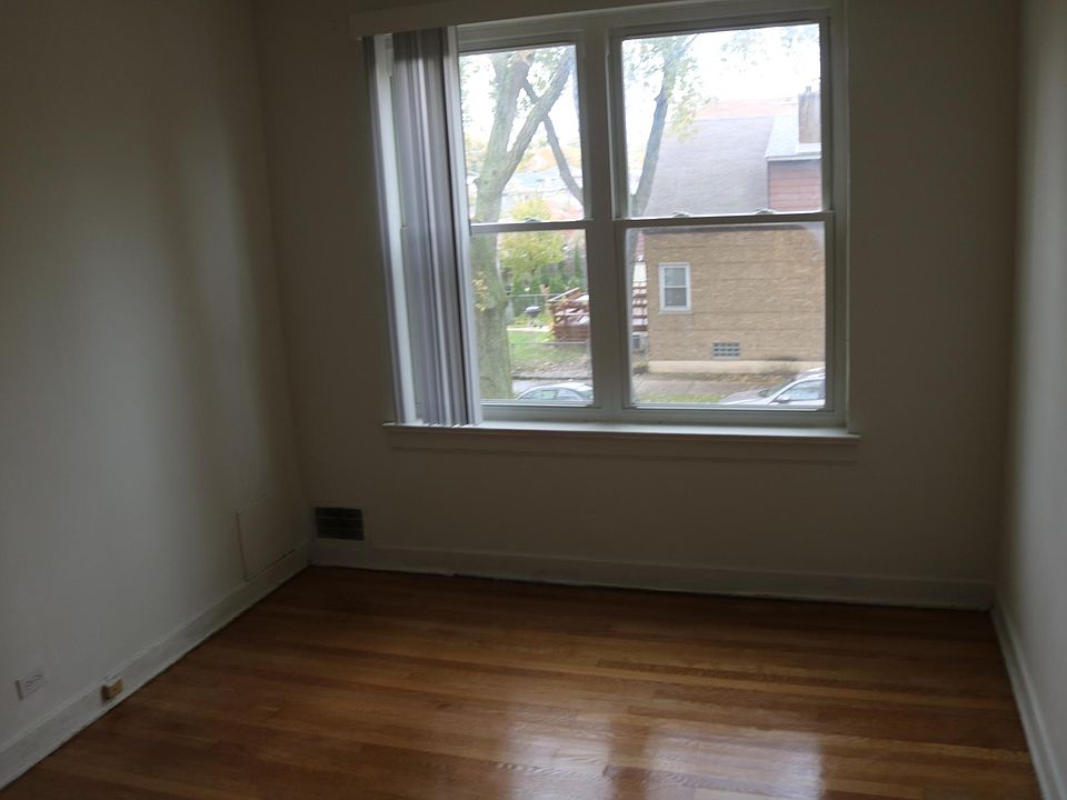 1st image of 2535 W Glenlake Ave #2