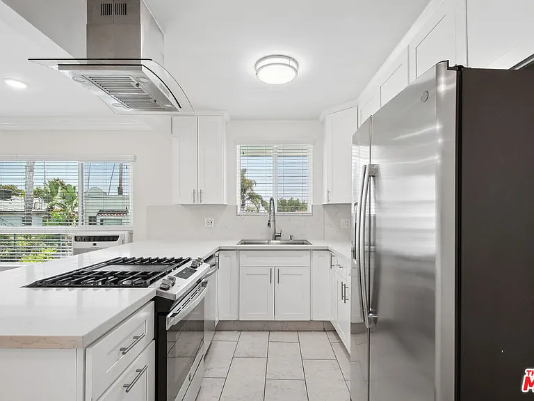 1215 N Hayworth Ave #206 — Photo 5