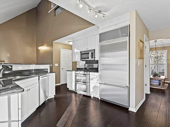 5th image of 8693 Lazelle Commons Dr