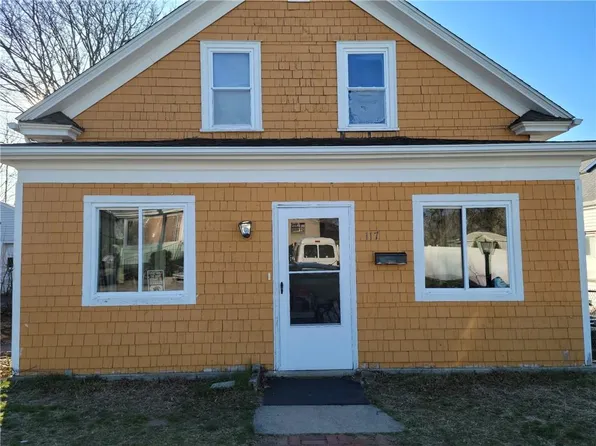 117 S Blossom St, East Providence, RI 02914