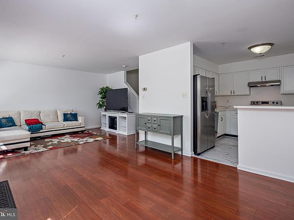 4th image of 115 Whitestone Way