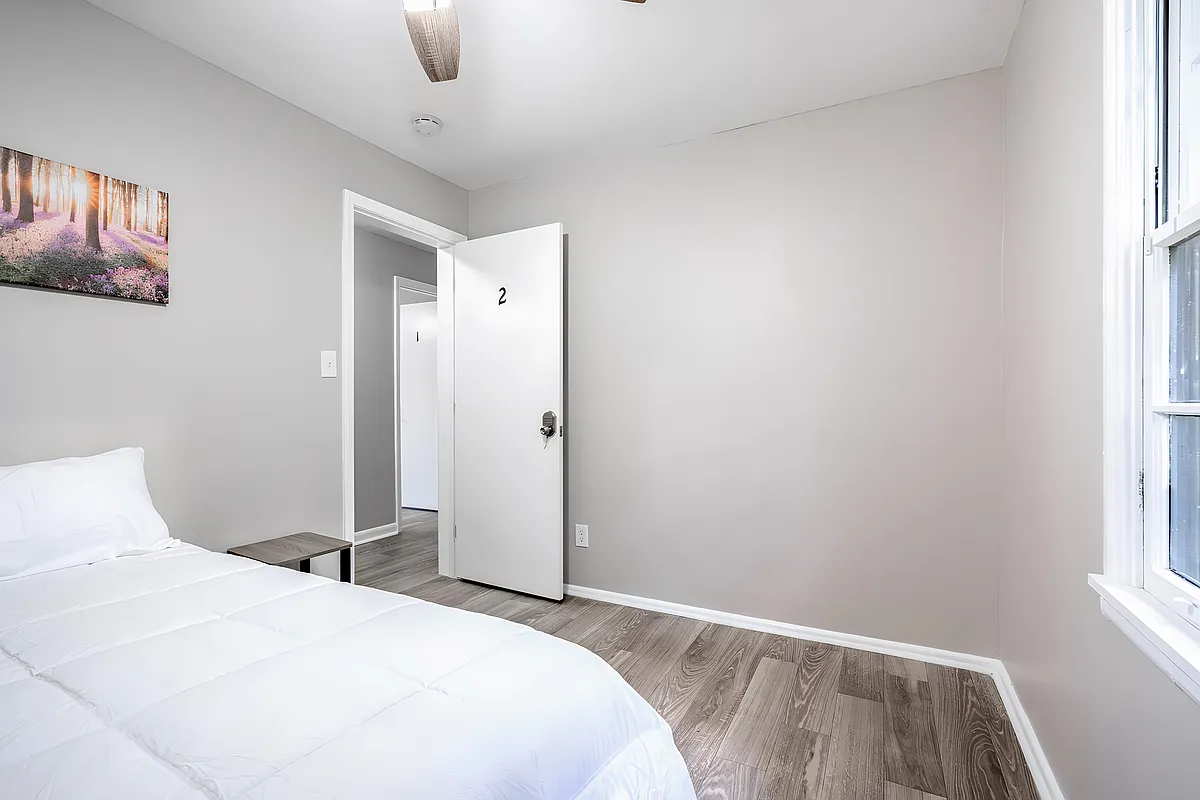 Building Photo - Latona Dr SW