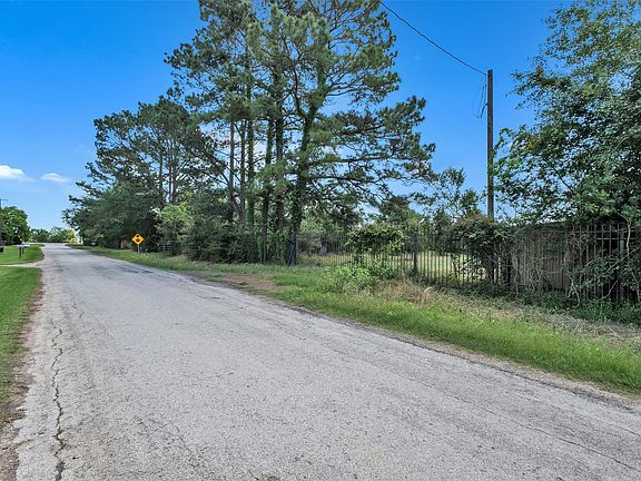 2nd image of Lomax Rd