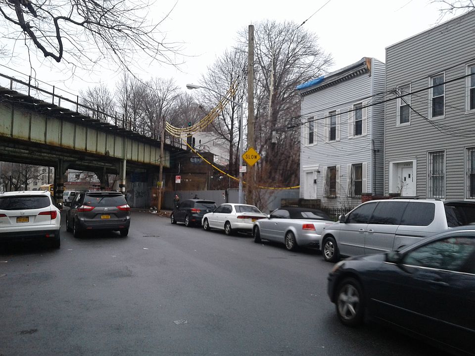 2nd image of 1948 Cruger Ave