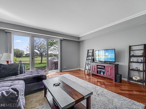 3rd image of 1489 Golfview Dr