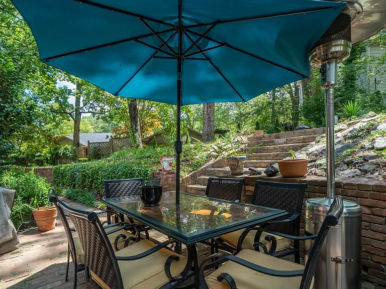 112 Leigh Cir — Photo 36