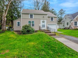 185 Valley Rd, Rochester, NY 14618