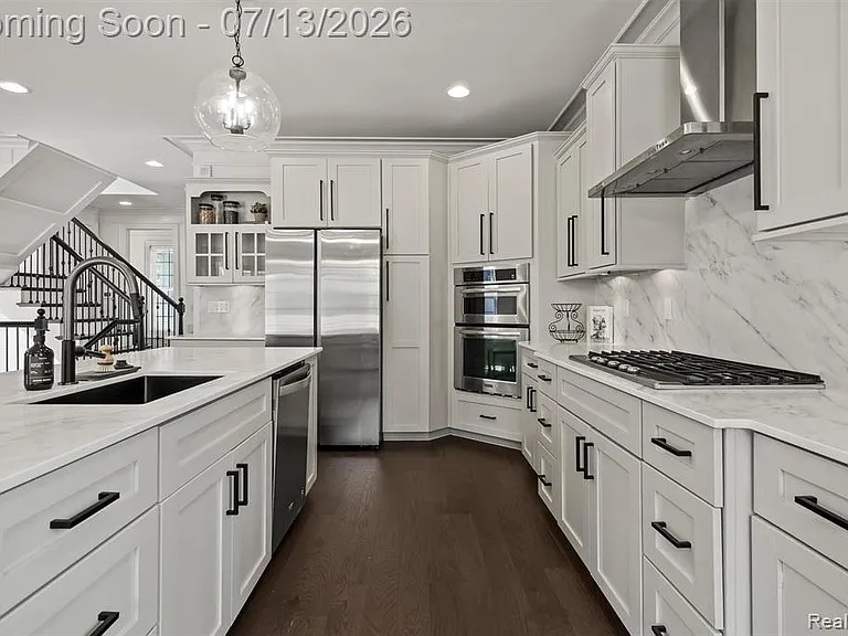 1049 Chapin Ave — Photo 13