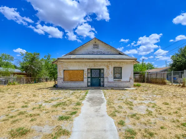 601 N 5TH ST, Carrizo Springs, TX 78834