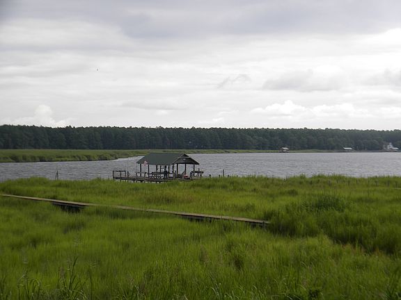4th image of 3570 Shoreline Dr
