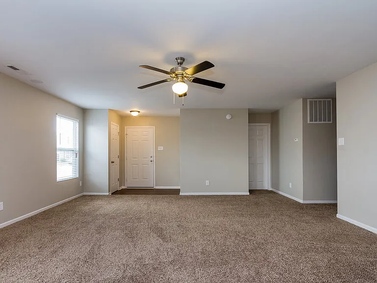 10714 Gathering Dr — Photo 4