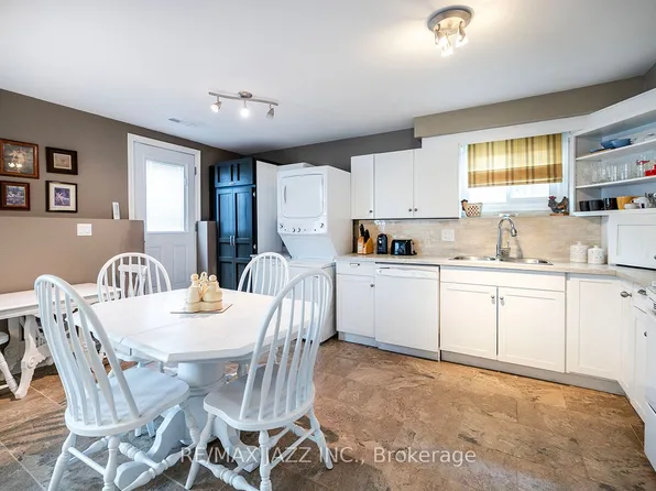 801 Tarn Ct, Oshawa, ON L1J 7C9