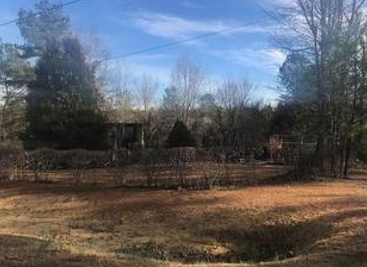 2nd image of 111 Robins Dr NE
