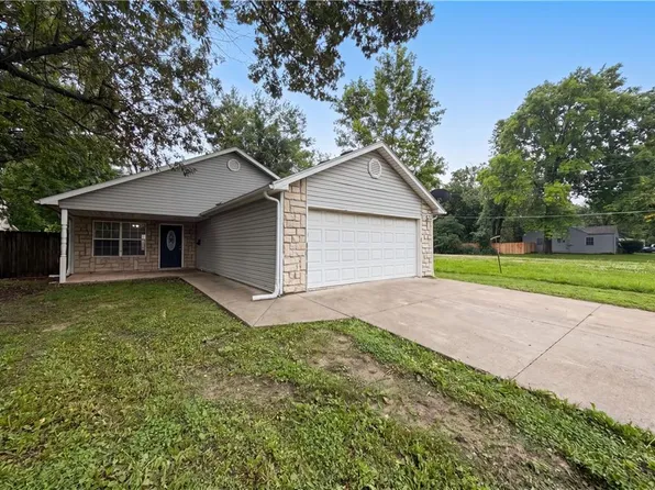 905 S Butler Ter, Harrisonville, MO 64701