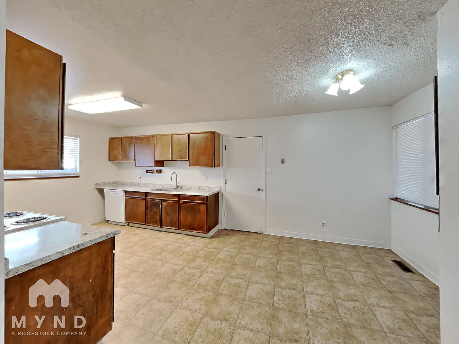 3 bed, 2.0 bath, 1955 sqft, $2,469 — Photo 4