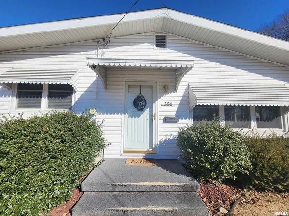 306 E Van Buren St, Du Quoin, IL 62832