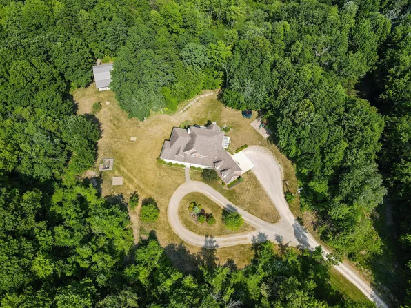 4060 Lake George Rd, Leonard, MI 48367