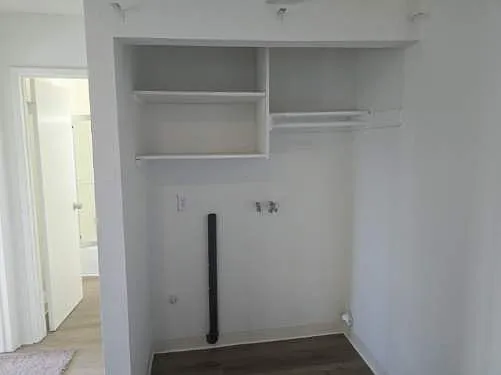 393 N Oak St #F — Photo 9
