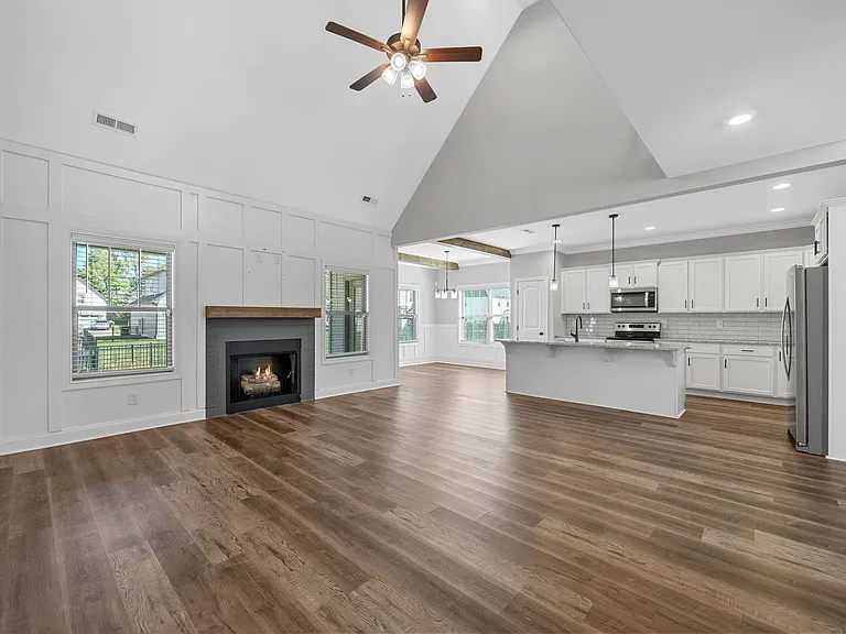 573 Bowden Dr — Photo 8