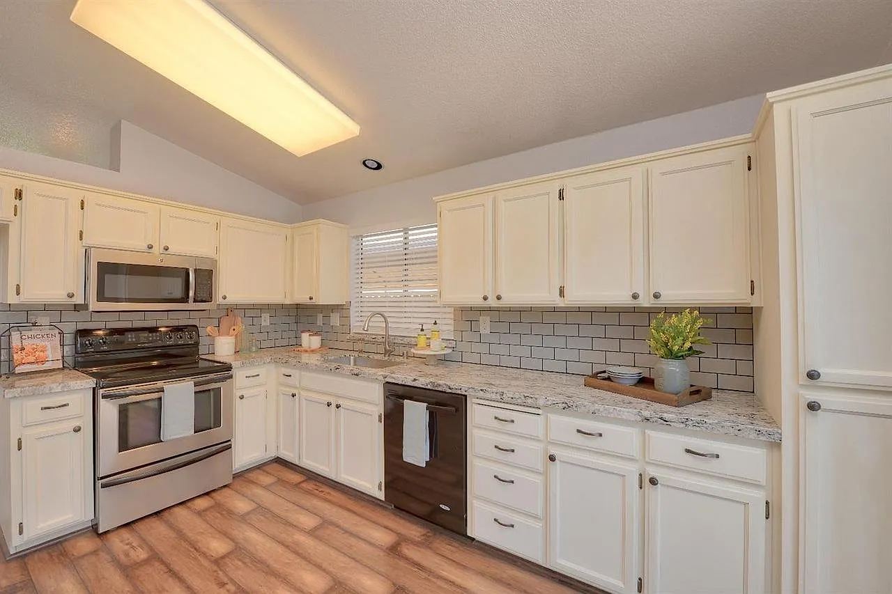 3 bed, 1334 sqft, $2,900 — Photo 4