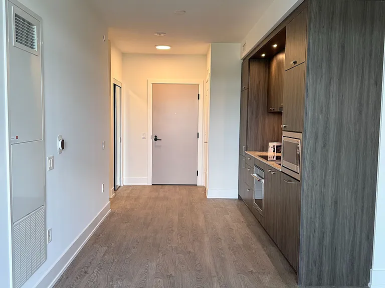 858 Dupont St #821 — Photo 12