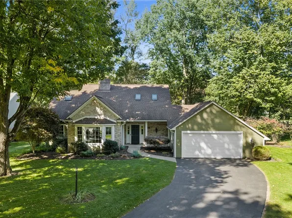 14 Shelter Creek Ln, Fairport, NY 14450