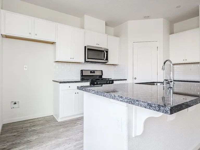 3268 Sunny Gate Ln — Photo 7