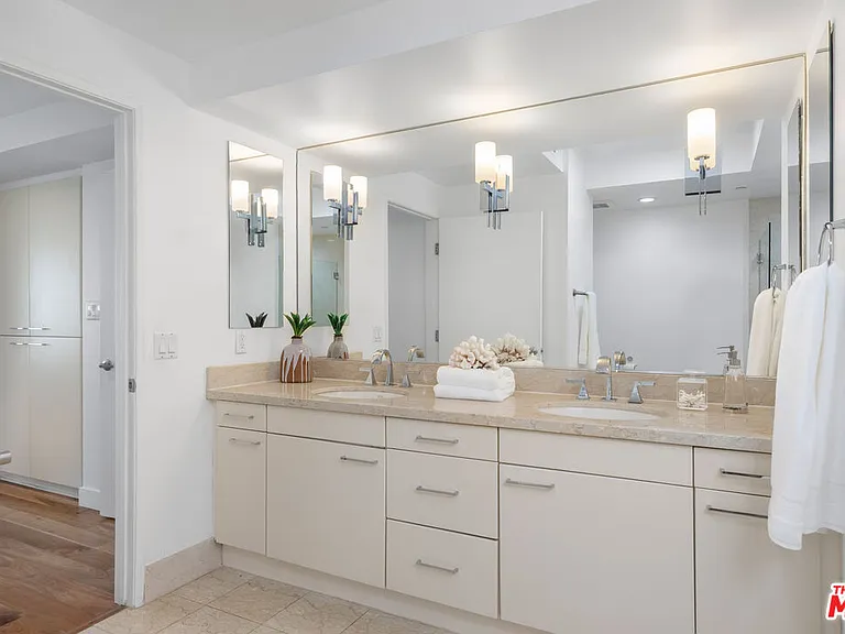 13600 Marina Pointe Dr #1507 — Photo 20