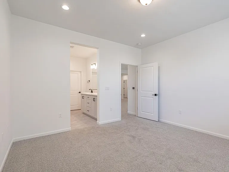 697 Philip Way — Photo 23