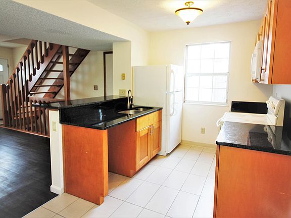 5th image of 1385 Beetree St