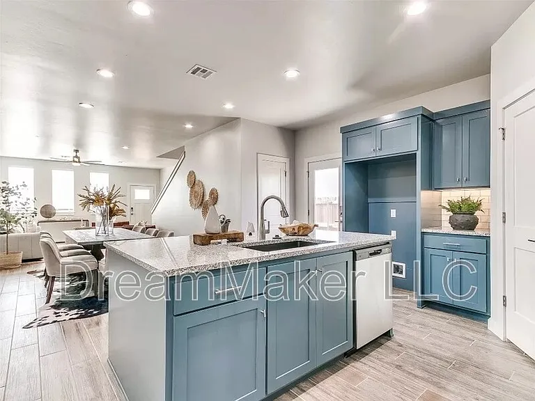 2807 Clifton Ter — Photo 14