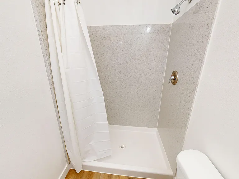 521 W Macarthur Blvd #10 — Photo 8