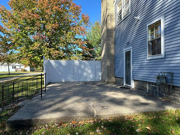 5th image of 1205 Duck Lake Rd