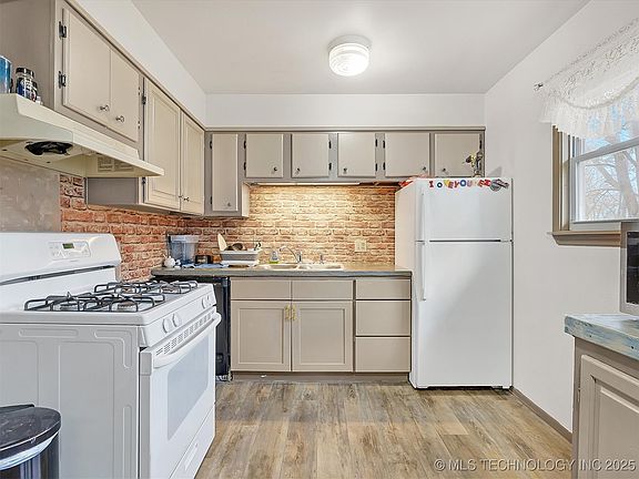 5th image of 206 W Orleans Ave