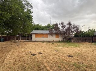 883 W Belleview Ave, Porterville, CA 93257