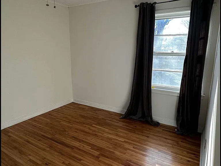1374 E 42nd Pl — Photo 8