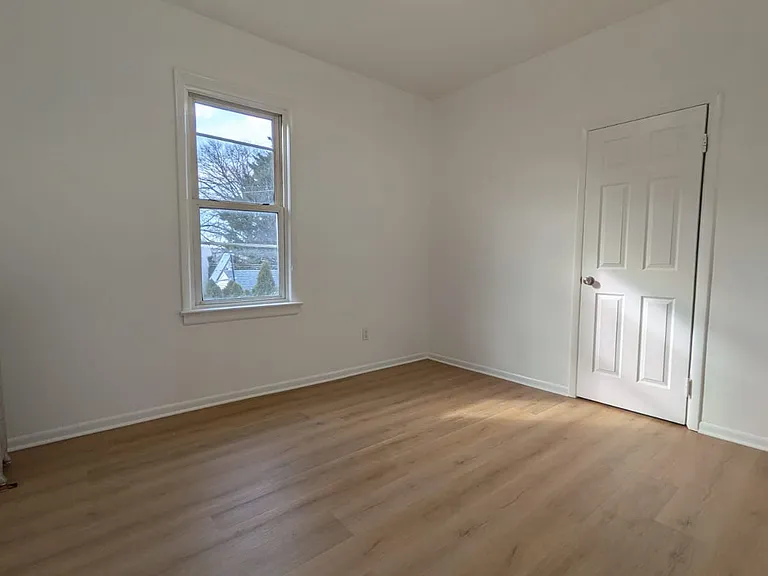 116 Knapp Ave #4 — Photo 12
