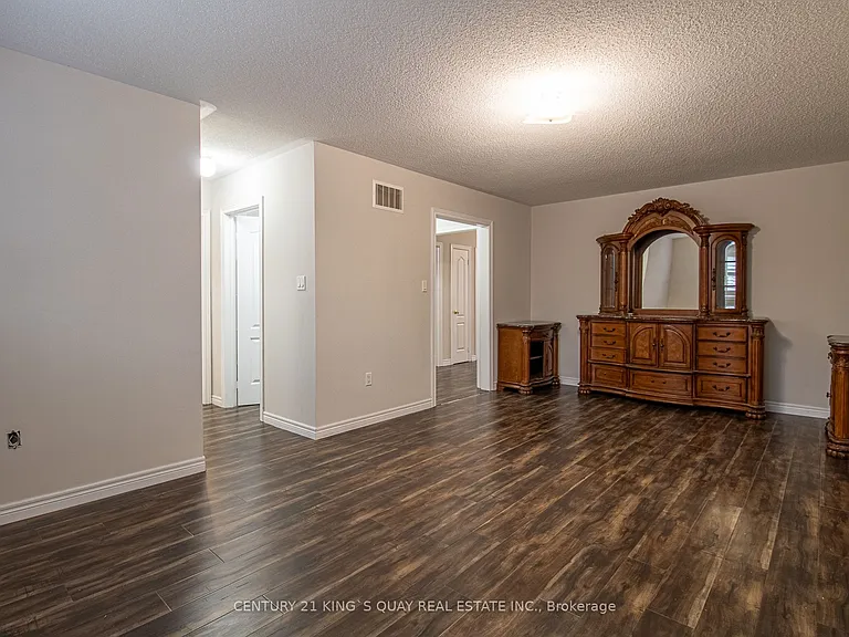 6 Messina Ave — Photo 40