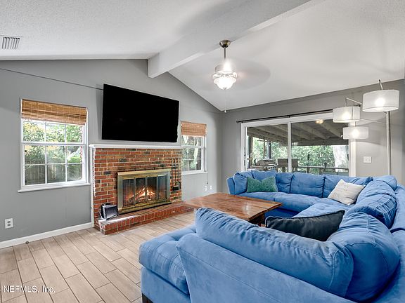 2nd image of 3950 GUMWOOD Drive W