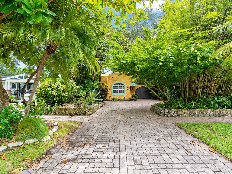 614 SE 5th Ct — Photo 53