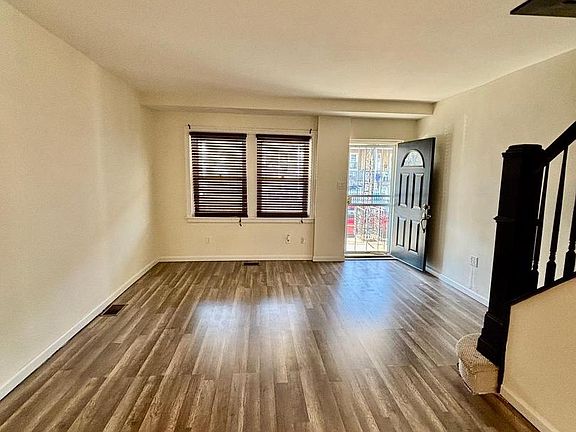 4th image of 4753 Oakmont St