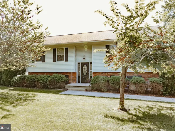 6825 University Dr, Middle River, MD 21220