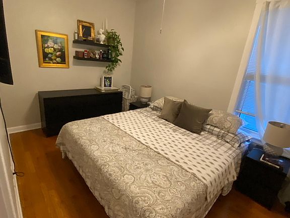 large bedroom (9x14) king size bed in picture